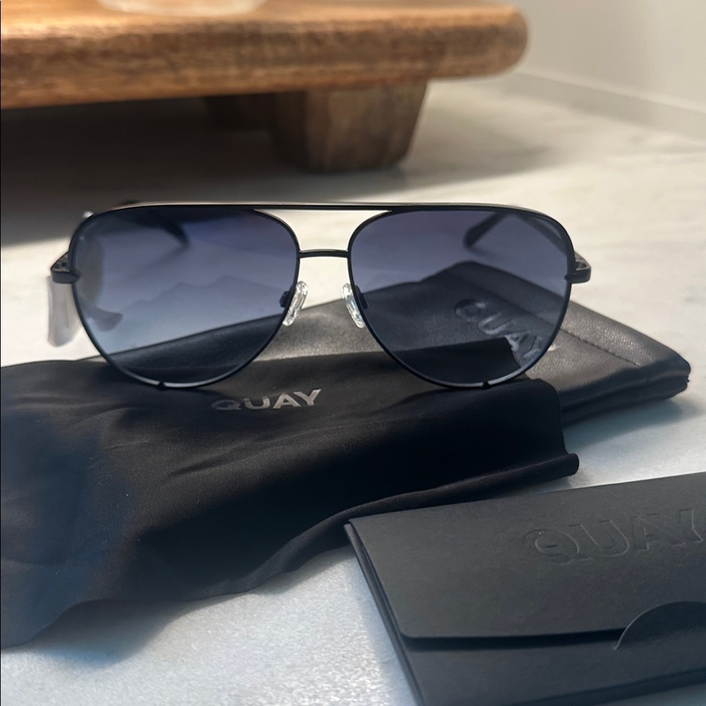QUAY AVIATOR SUNGLASSES